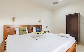 Urbanview Hotel Mon Bel Cibodas By Reddoorz